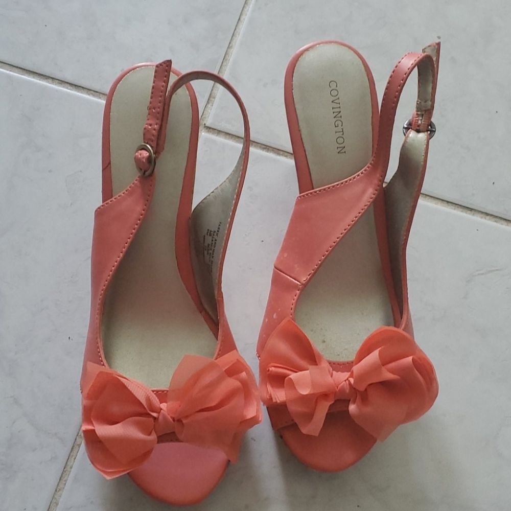 Ladies Covington wedge sandals size 9